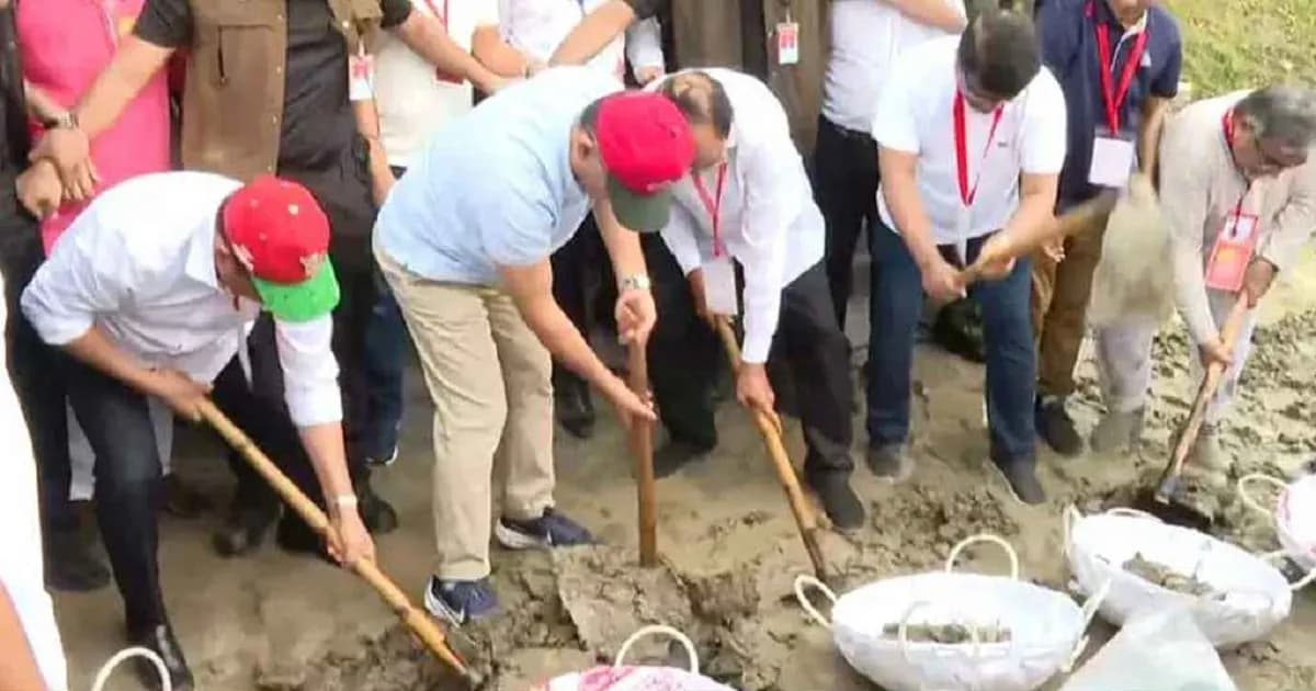 ত্রিশালে ‘ধরার খাল’ পুনঃখননের উদ্বোধন করলেন প্রধানমন্ত্রী