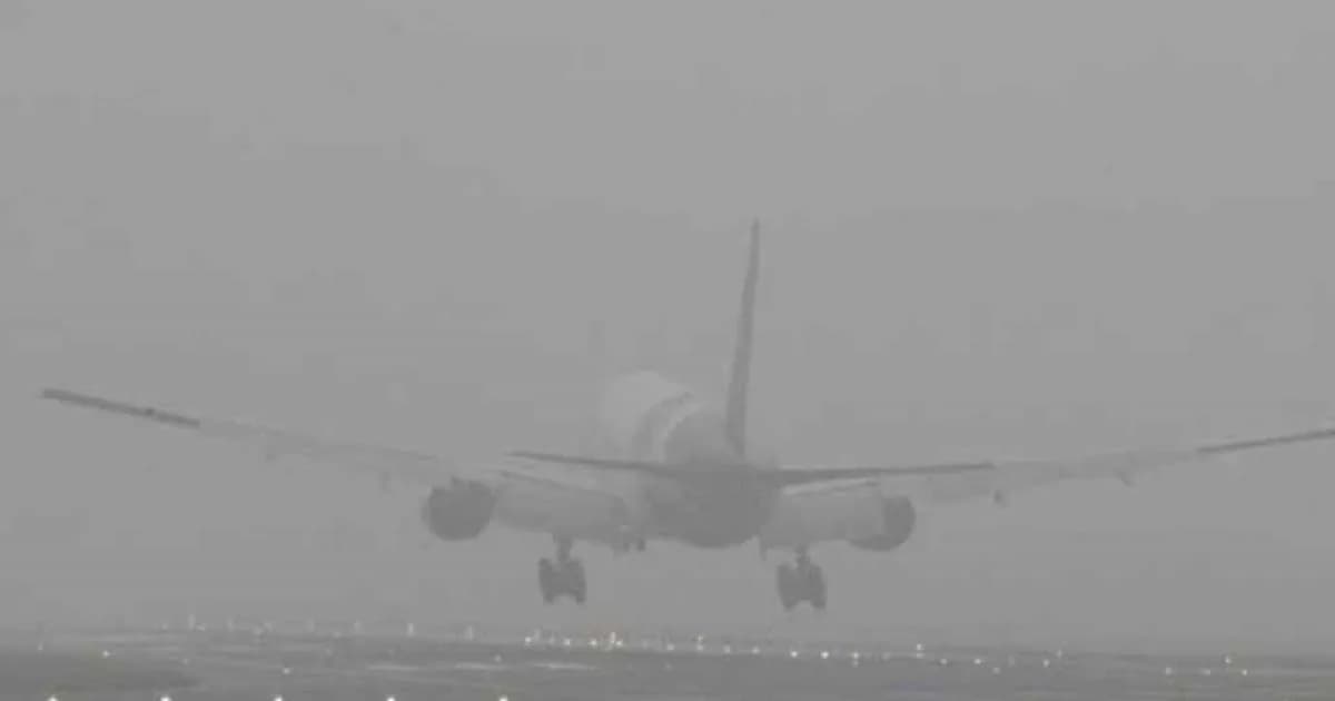 কুয়াশায় অচল ঢাকার আকাশপথ, অবতরণ করতে পারেনি ৮ ফ্লাইট