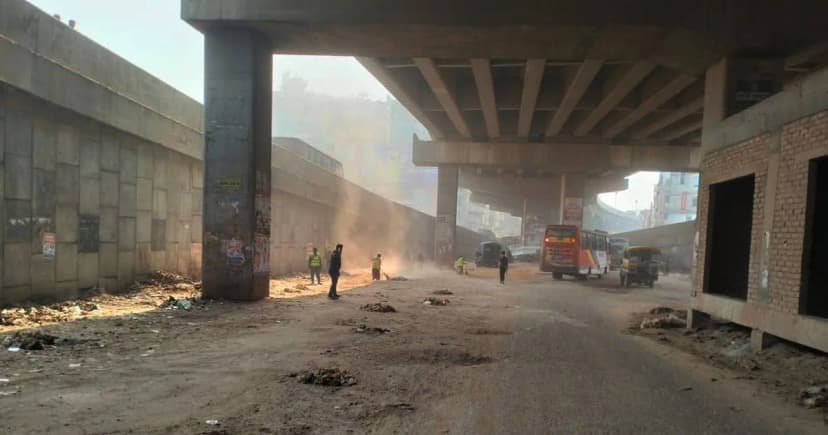 ফ্লাইওভারের নিচের সড়কে পরিচ্ছন্নতা কার্যক্রম চালাল ডিএনসিসি