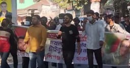 পুলিশের চোখের সামনেই নিষিদ্ধ ছাত্রলীগের মিছিল, এসআই ক্লোজড