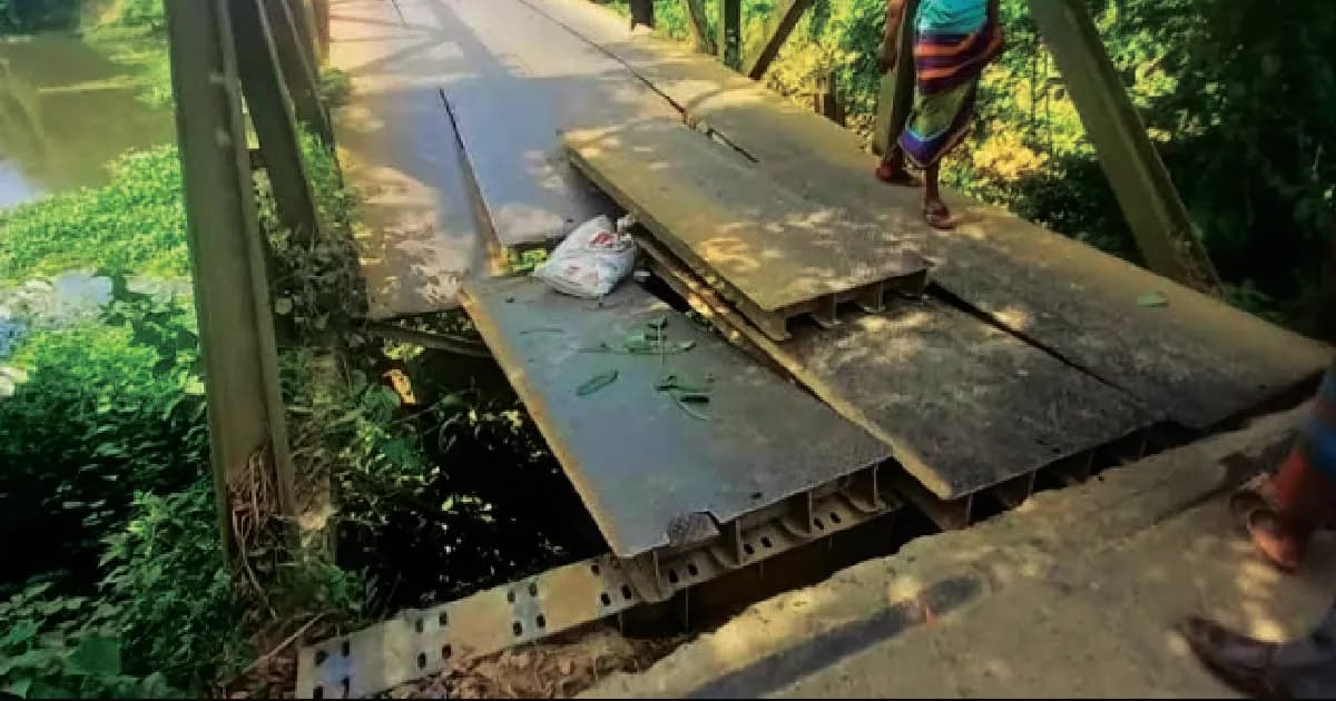 শ্রীপুরে বেইলি ব্রিজ ভেঙে ভোগান্তি