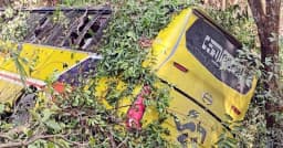 বান্দরবানে নিয়ন্ত্রণ হারিয়ে বাস খাদে, নারীসহ আহত ১৭