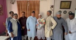 মৌলভীবাজারে নির্বাচনের পর প্রতিদ্বন্দ্বীকে মিষ্টি খাওয়ালেন বিজয়ী এম নাসের রহমান