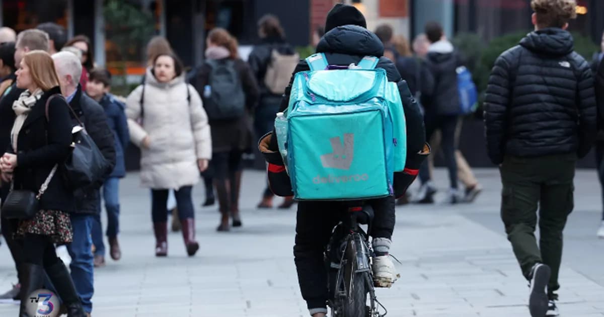 যুক্তরাজ্যে ব্যাপক ধরপাকড়ে বহু বাংলাদেশিসহ শতাধিক গ্রেফতার