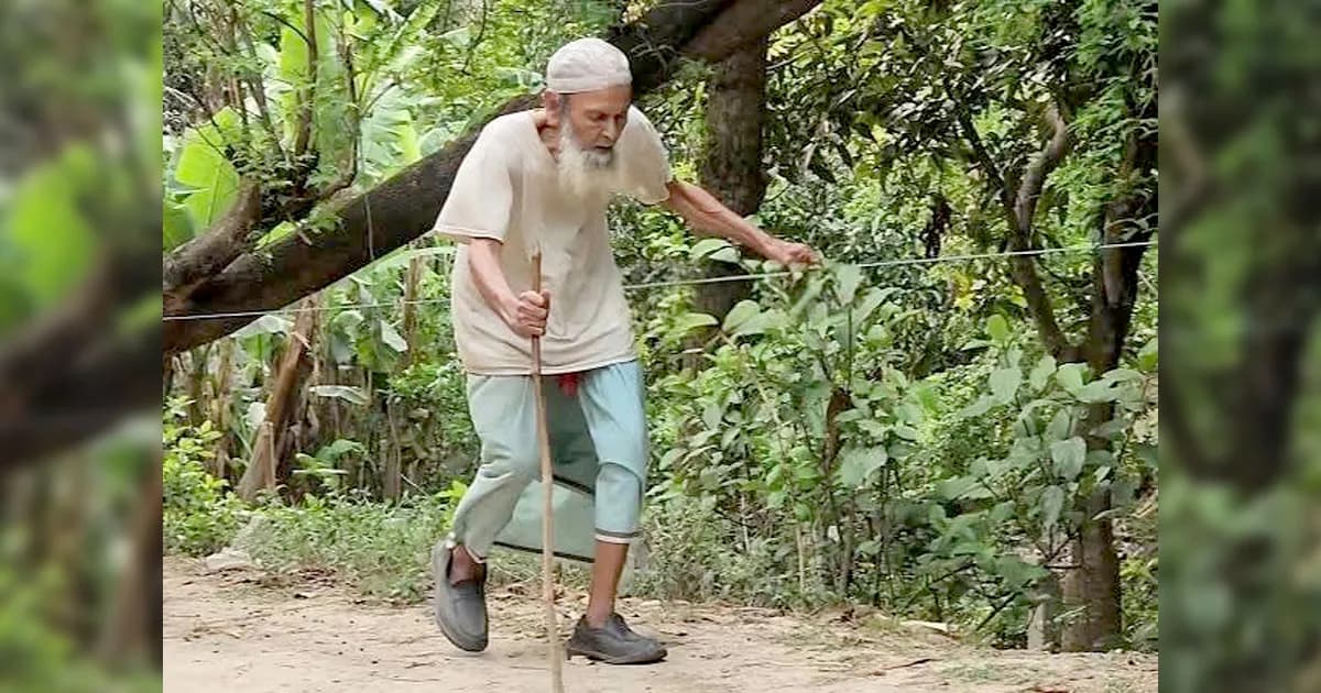 দড়ি বেয়ে মসজিদে যাওয়া অন্ধ মুয়াজ্জিন আব্দুর রহমান আর নেই