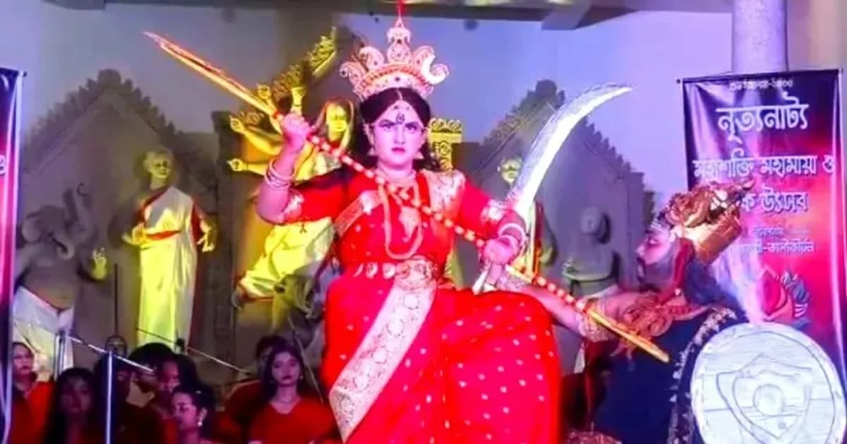 ১২ ঢাকের বাদনে মহালয়ায় দেবী দুর্গাকে স্বাগত