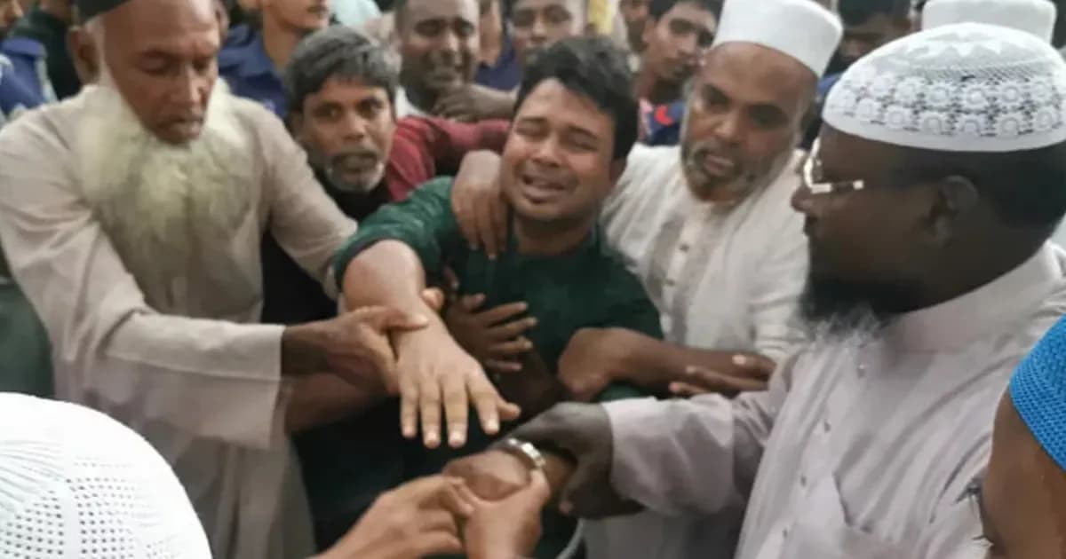 হাতকড়া পরেই মায়ের জানাজায় নিষিদ্ধ স্বেচ্ছাসেবক লীগের নেতা