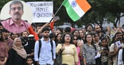 বিক্ষোভে উত্তাল নয়াদিল্লি, শিক্ষা সচিবকে অপসারণ করল ভারত
