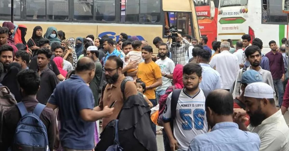 মহাখালী বাস টার্মিনালে ঘরমুখো মানুষের ভিড়, সময়মতোই ছাড়ছে বাস