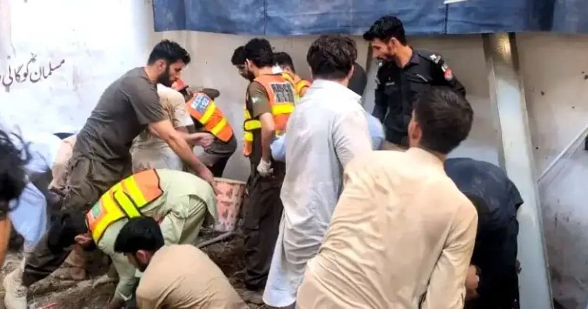 পাকিস্তানে স্কুলের ছাদ ধসে শিক্ষকসহ ২১ জন নিহত