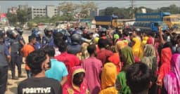 শ্রীপুরে বকেয়া বেতনের প্রতিবাদে কারখানা বন্ধ