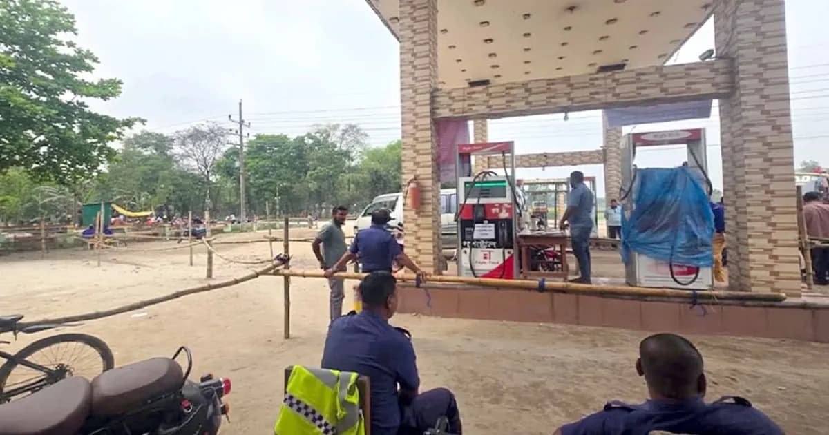 ইউএনও ফুয়েল কার্ড যাচাই শুরু করতেই উধাও মোটরসাইকেলের দীর্ঘ লাইন