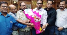 ময়মনসিংহ জেলা সিভিল সার্জনকে ড্যাব নেতৃবৃন্দের ফুলেল শুভেচ্ছা