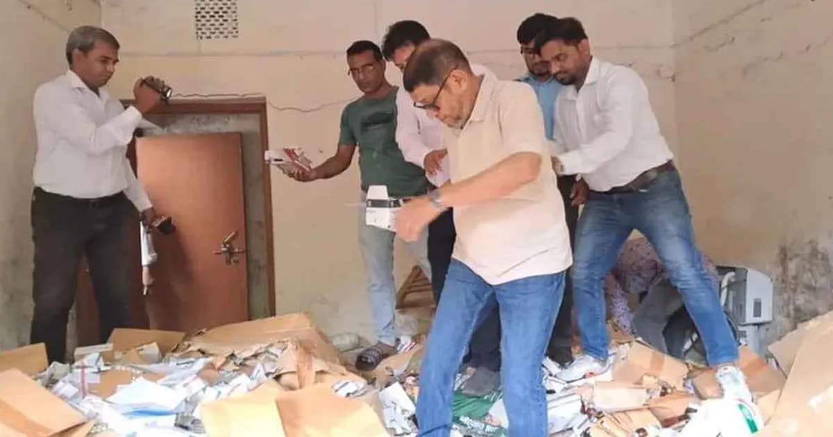 উপজেলা স্বাস্থ্য কমপ্লেক্সের বাথরুমে সরকারি ওষুধ, ক্ষুব্ধ স্বাস্থ্যমন্ত্রী