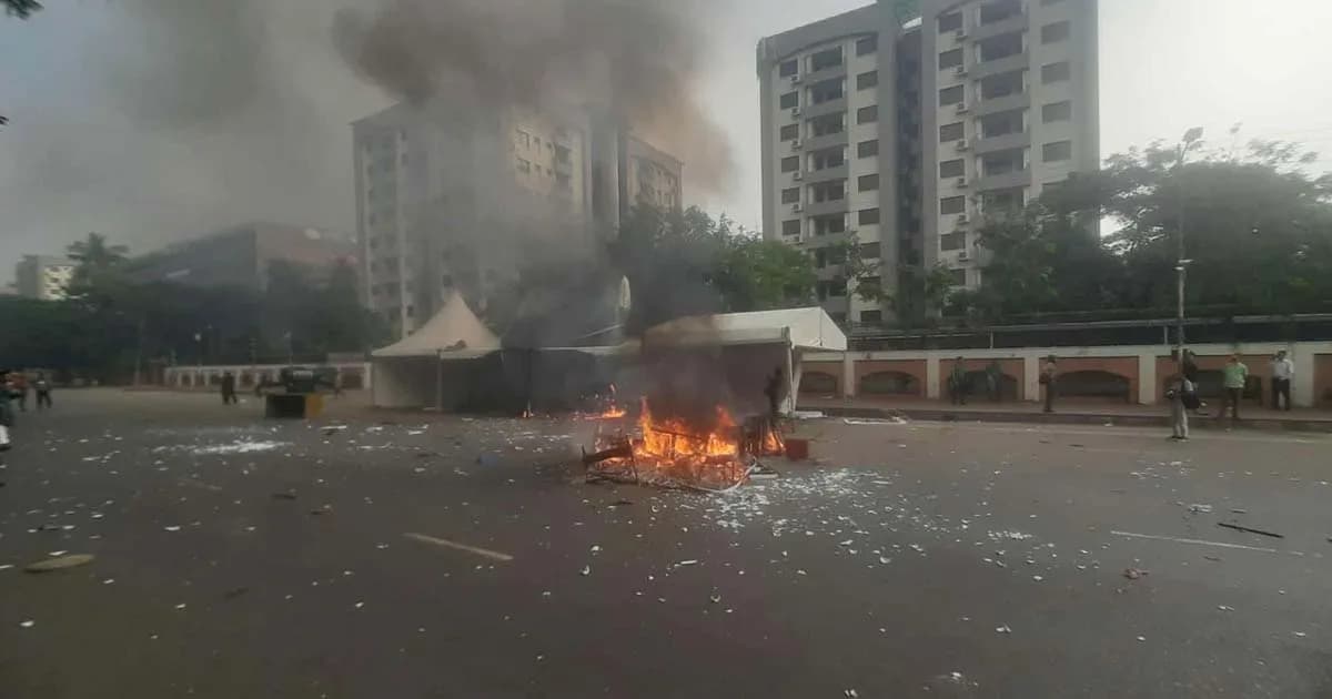 জুলাই সনদ স্বাক্ষর অনুষ্ঠানকে ঘিরে মানিক মিয়া এভিনিউ রণক্ষেত্র
