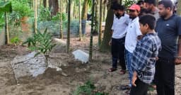 ‘কবরে জীবিত আছি’ স্বপ্নের দাবিতে ১৮ দিন পর তরুণীর কবর খুঁড়লেন স্বজনরা