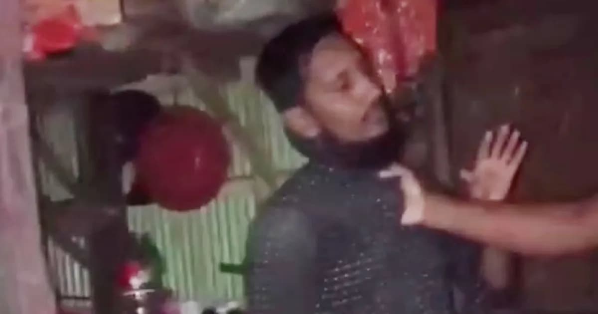 গভীর রাতে গৃহবধূর প্রেশার মাপতে গিয়ে ‘প্রেশারে’ চিকিৎসক
