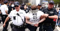 ইসরায়েলকে অস্ত্র দেওয়ায় নিউইয়র্কে বিক্ষোভ, আটক ১০০