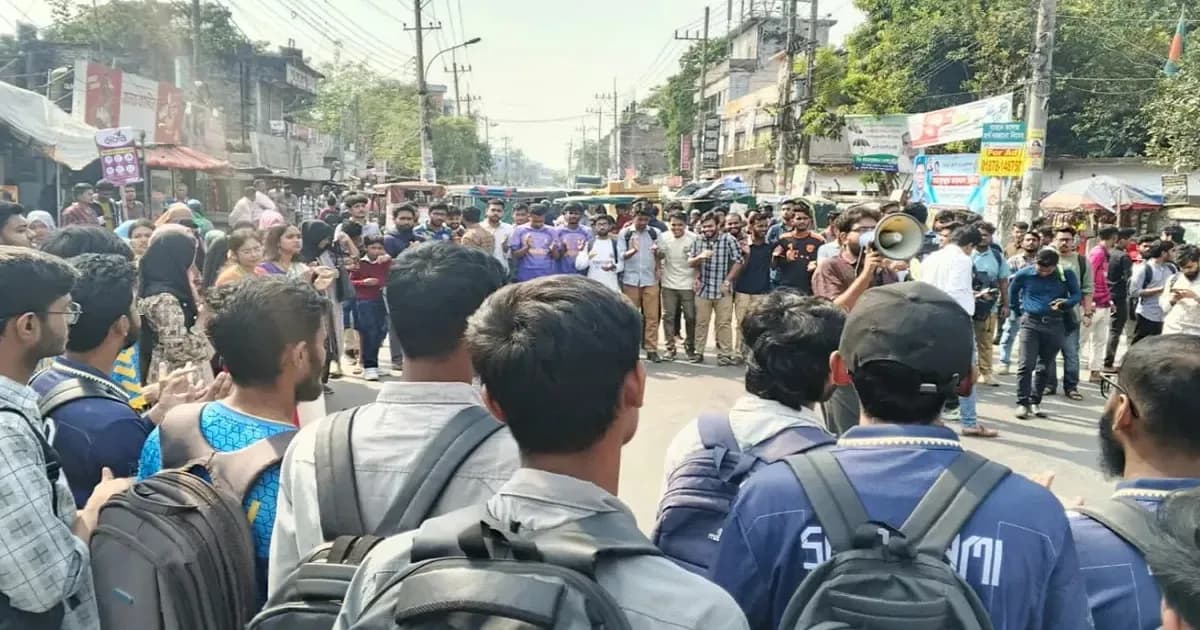 রাবির দুই শিক্ষার্থীর ওপর হামলা, ঢাকা-রাজশাহী মহাসড়ক অবরোধ