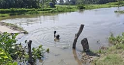 যে গ্রামে যেতে মানুষকে খুলতে হয় পরনের কাপড়
