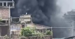 কামরাঙ্গীরচরে জুতার কারখানায় ভয়াবহ আগুন