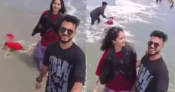 রিল বানাতে ব্যস্ত দম্পতি, সমুদ্রের ঢেউয়ের ধাক্কায় ভেসে যাচ্ছিল শিশু