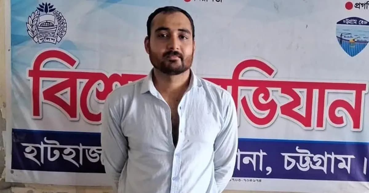 থানা প্রাঙ্গনে আসামির ছবি তুলে সাবেক শিবির নেতা আটক