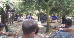 সাপাহারে আমবাগান থেকে অজ্ঞাত ব্যক্তির মরদেহ উদ্ধার