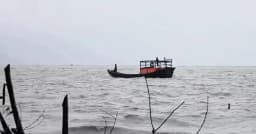 উখিয়ার সমুদ্রসৈকতে ভেসে এলো তিন অজ্ঞাত মরদেহ