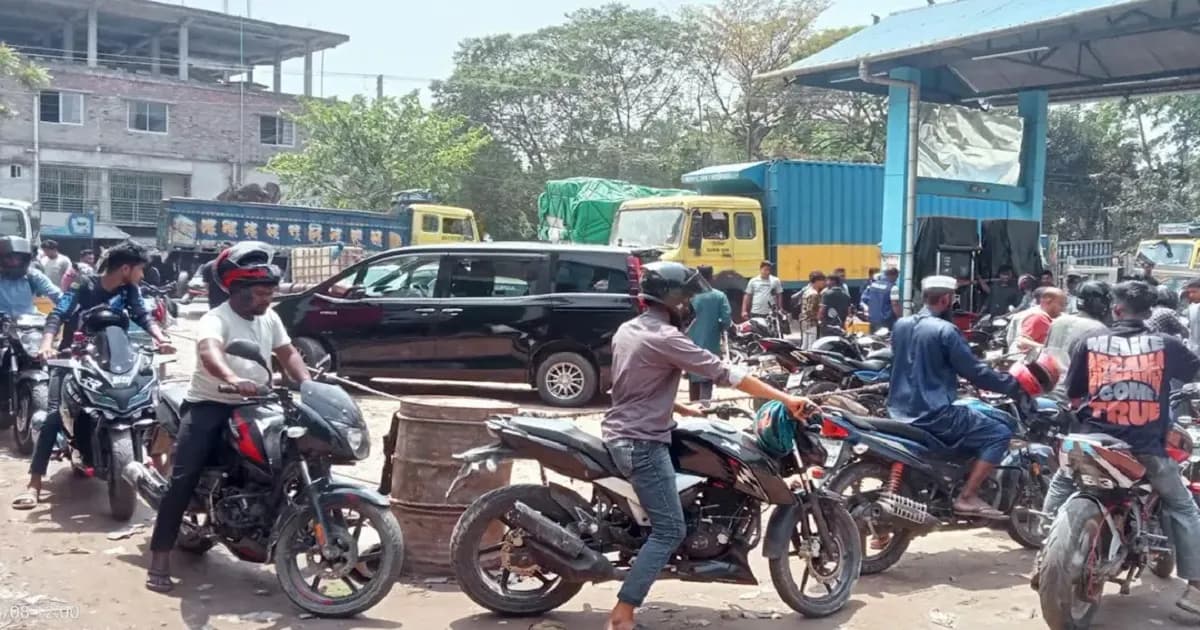 পাম্পে চাকরিজীবী-শিক্ষক ও সাংবাদিকদের অগ্রাধিকারের নির্দেশ