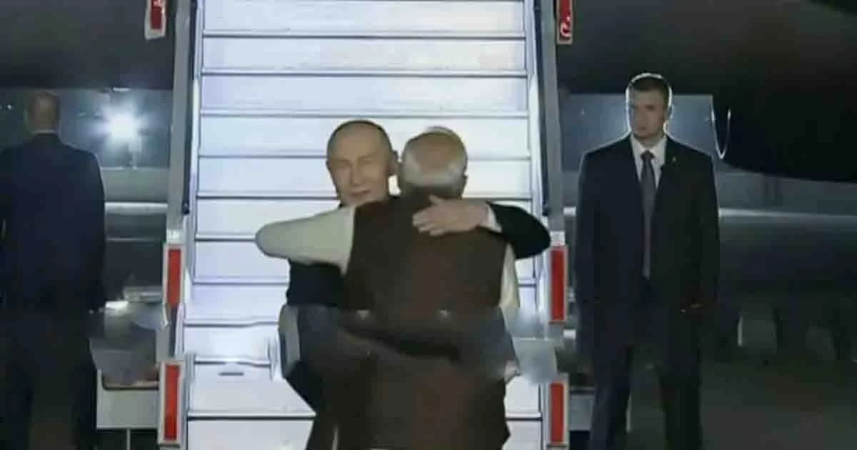 পুতিনকে জড়িয়ে ধরে স্বাগত জানালেন নরেন্দ্র মোদি