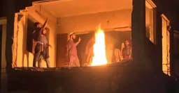 ধানমন্ডি ৩২ নম্বরে বিক্ষুব্ধ জনতার আগুন-ভাঙচুর