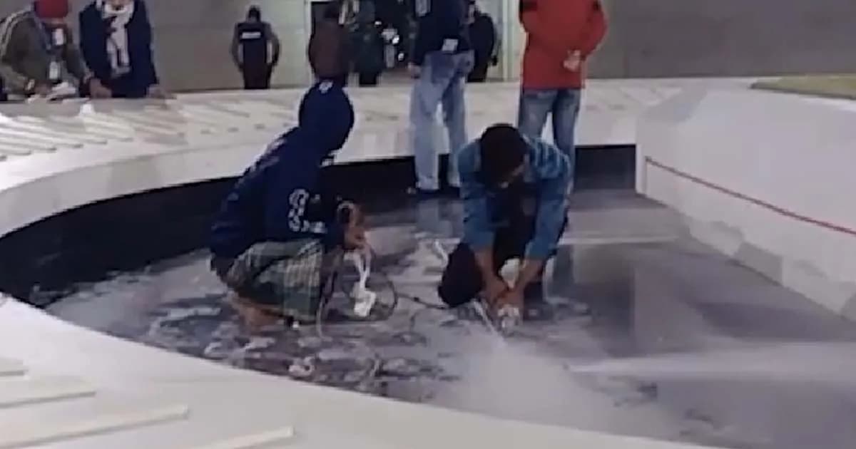 জিয়া উদ্যানে চলছে কবর খননের কাজ