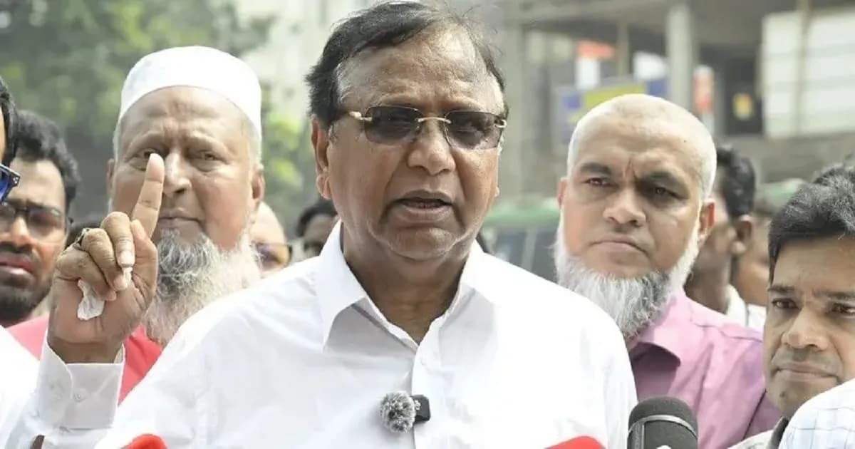 অনুমোদিত স্থান ছাড়া হকার বসলেই মালামাল ক্রোক: ডিএসসিসি প্রশাসক