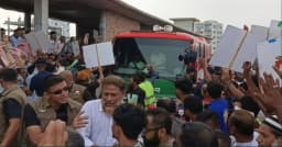 প্রধানমন্ত্রীর গাড়িবহর থামিয়ে বিএনপি নেতার মুক্তির দাবি