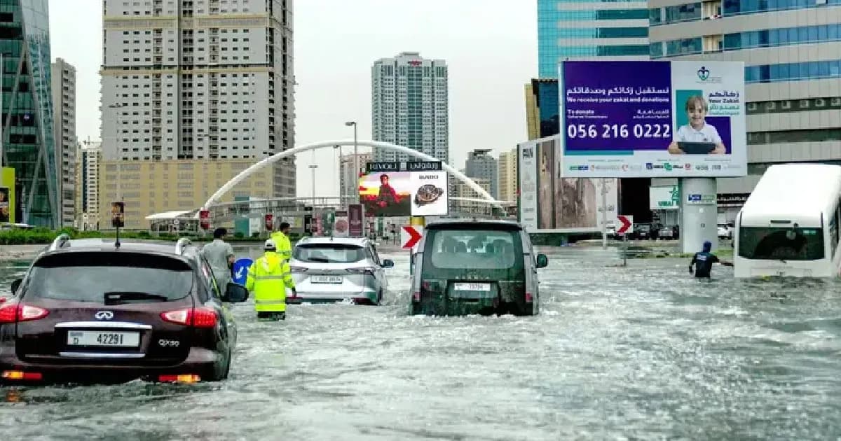 ভারী বৃষ্টিতে তলিয়ে গেছে দুবাই