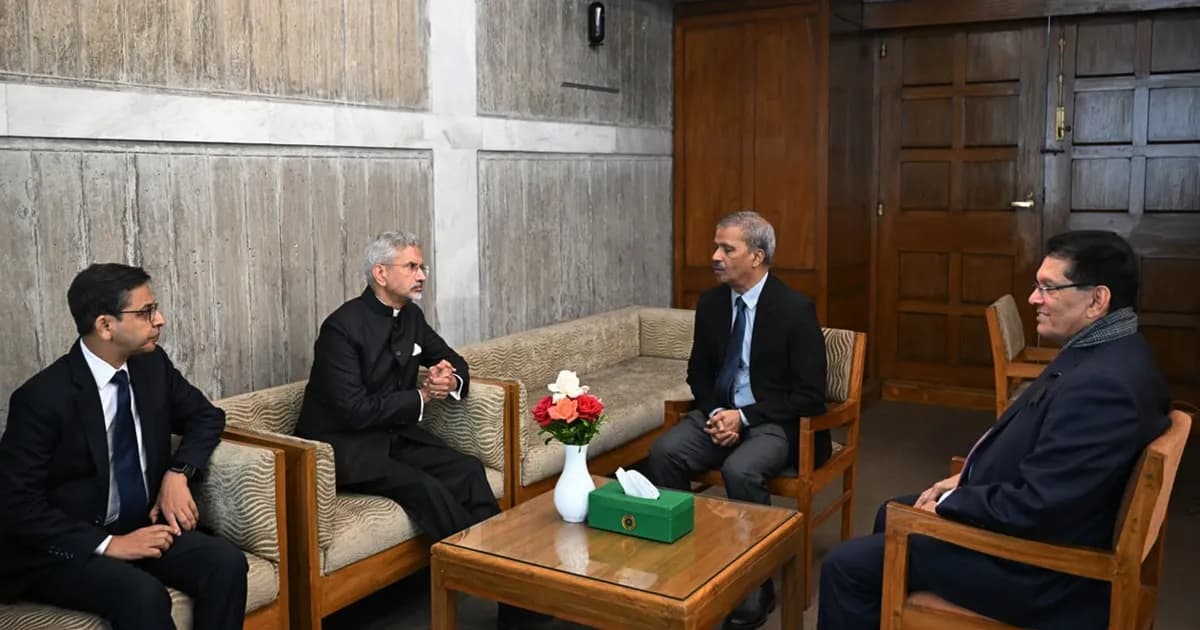 জানাজায় অংশ নিতে আসা বিদেশি অতিথিদের সঙ্গে উপদেষ্টাদের সাক্ষাৎ