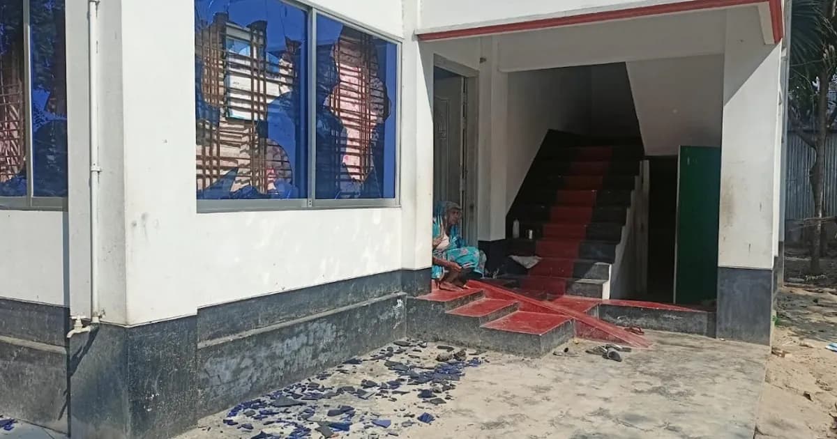 বিএনপির অভ্যন্তরীণ কোন্দলে রণক্ষেত্র মাগুরা, ভাঙচুর-লুটপাটে আহত ৬