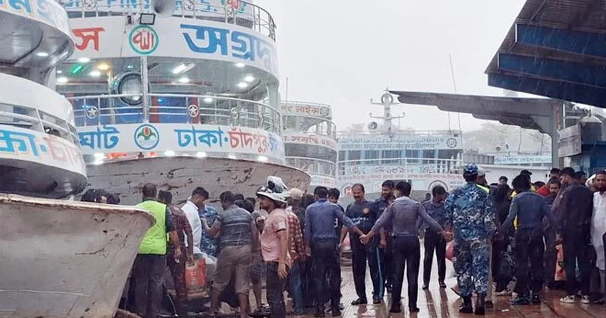 কালবৈশাখীর তাণ্ডবে চাঁদপুর ঘাটে দুই লঞ্চের সংঘর্ষ, আহত ১০