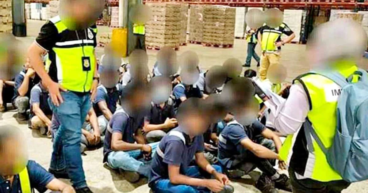 মালয়েশিয়ায় ৫৬ বাংলাদেশিসহ ২১৮ অবৈধ অভিবাসী আটক