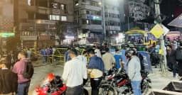 ঢাকায় মোবাইল ব্যবসায়ীদের সড়ক অবরোধ, যানজট চরমে