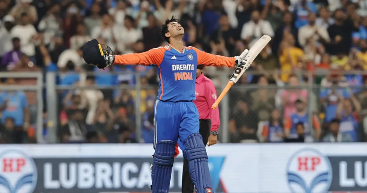 এক সপ্তাহে ছক্কার আরও দুই রেকর্ড গড়লেন অভিষেক