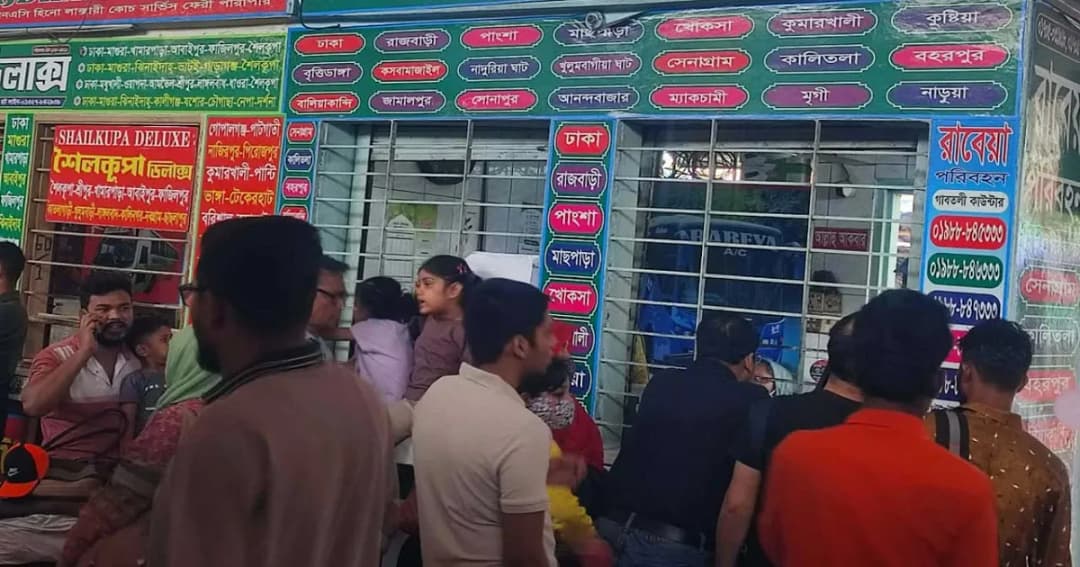 ঈদের ২য় দিনেও ঘরমুখো মানুষের ঢল, ২০ মিনিটেই শেষ বাসের টিকিট