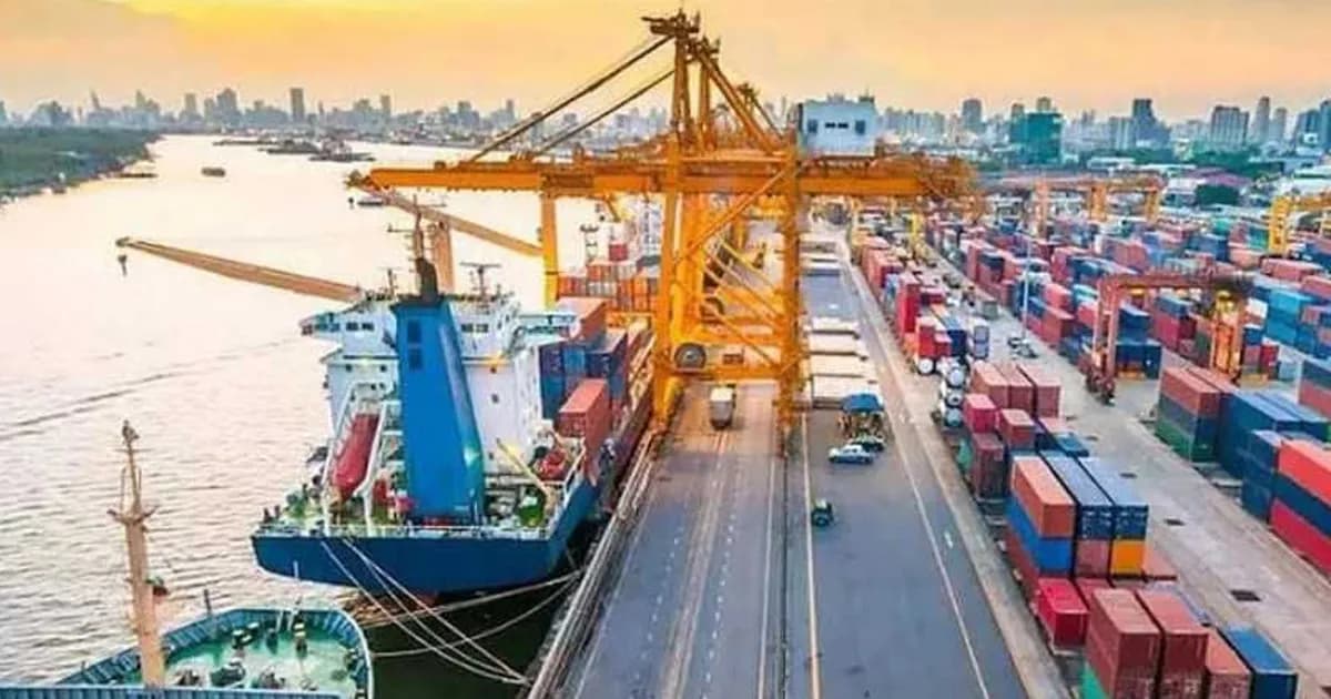 চট্টগ্রাম বন্দরে ভিড়েছে ১৬ জ্বালানি জাহাজ, পথে আরও তিনটি