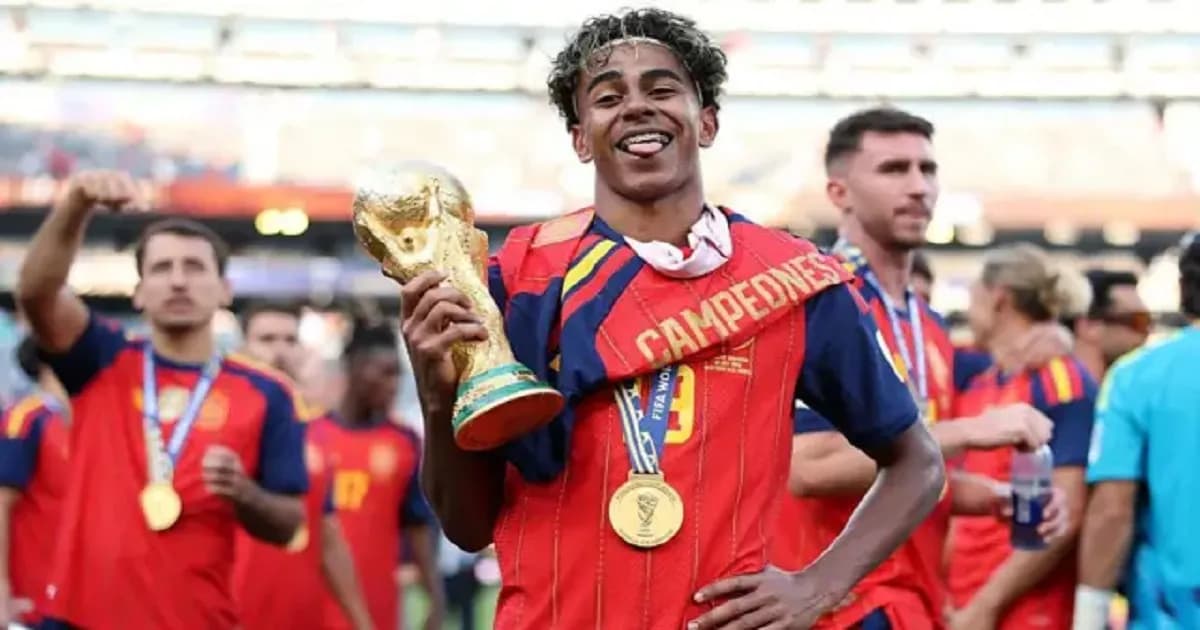 মায়ের রান্না করা খাবার খেয়েই বিশ্বচ্যাম্পিয়ন লামিন ইয়ামাল