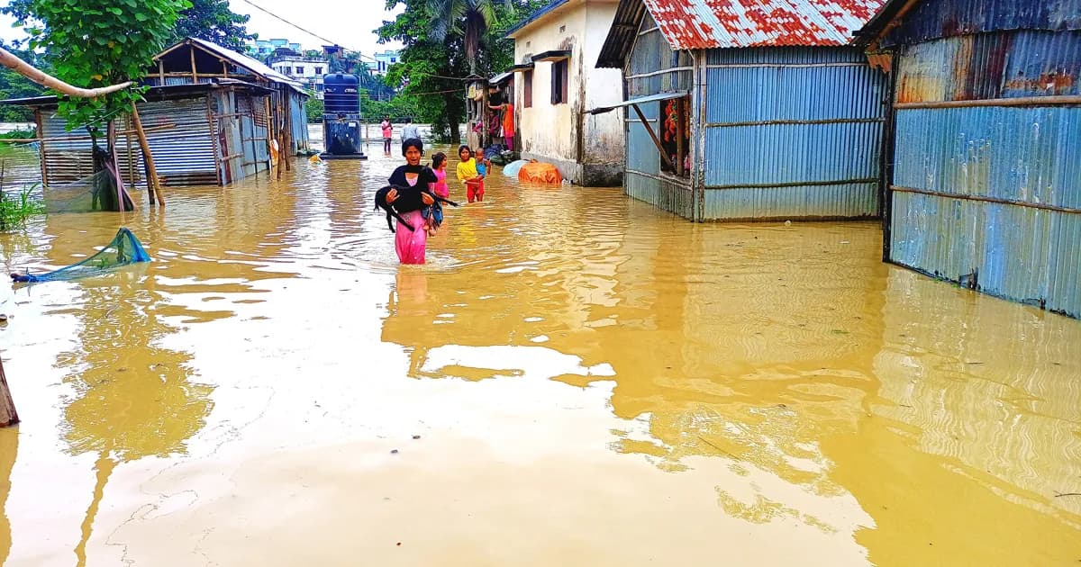 মুষলধারে বৃষ্টি ও উজানের ঢলে মৌলভীবাজারে ফ্ল্যাশ ফ্লাড