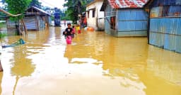 মুষলধারে বৃষ্টি ও উজানের ঢলে মৌলভীবাজারে ফ্ল্যাশ ফ্লাড