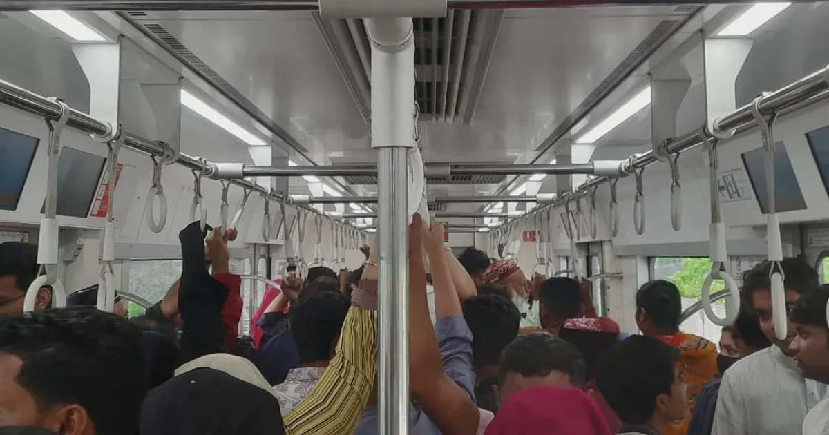 ঈদের ছুটি শেষে চালু হলো মেট্রোরেল, সকাল থেকেই যাত্রীদের ভিড়