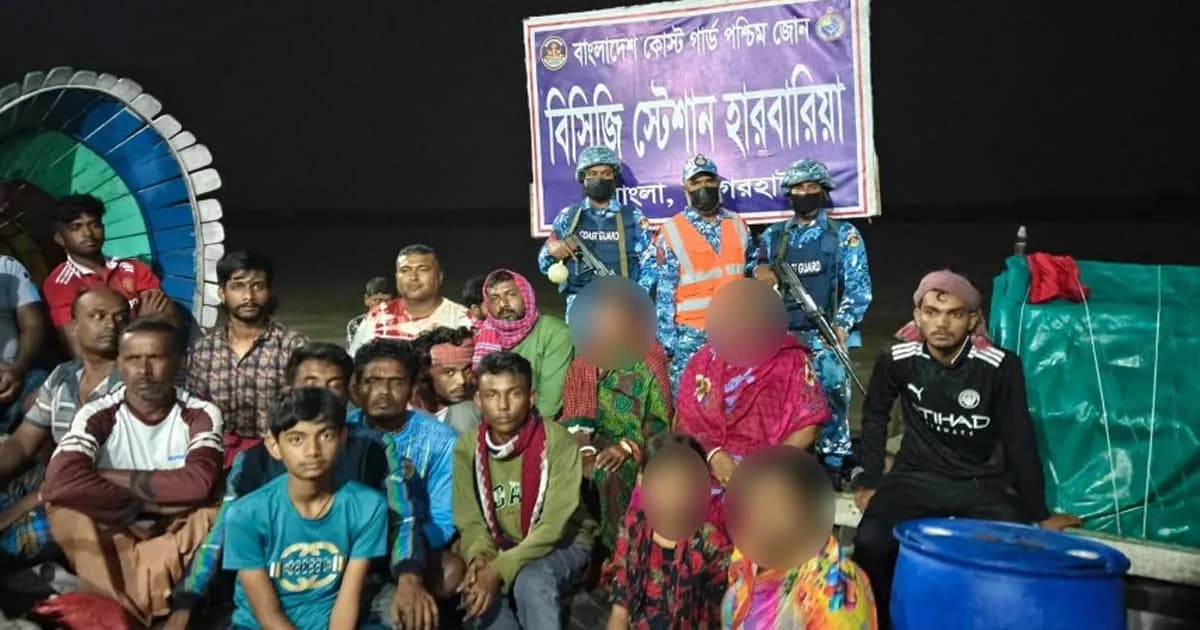 নদীতে ভাসমান ৪২ যাত্রীকে উদ্ধার করেছে কোস্ট গার্ড