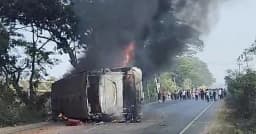 মহাসড়কে চলন্ত বাসে আগুন, নিহত ৪